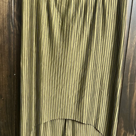Piphany Midi Pencil Skirt with Ribbed High-Low Design-Green-Size: Medium - Picture 2 of 8
